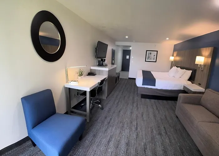 Oyster Bay Inn & Suites