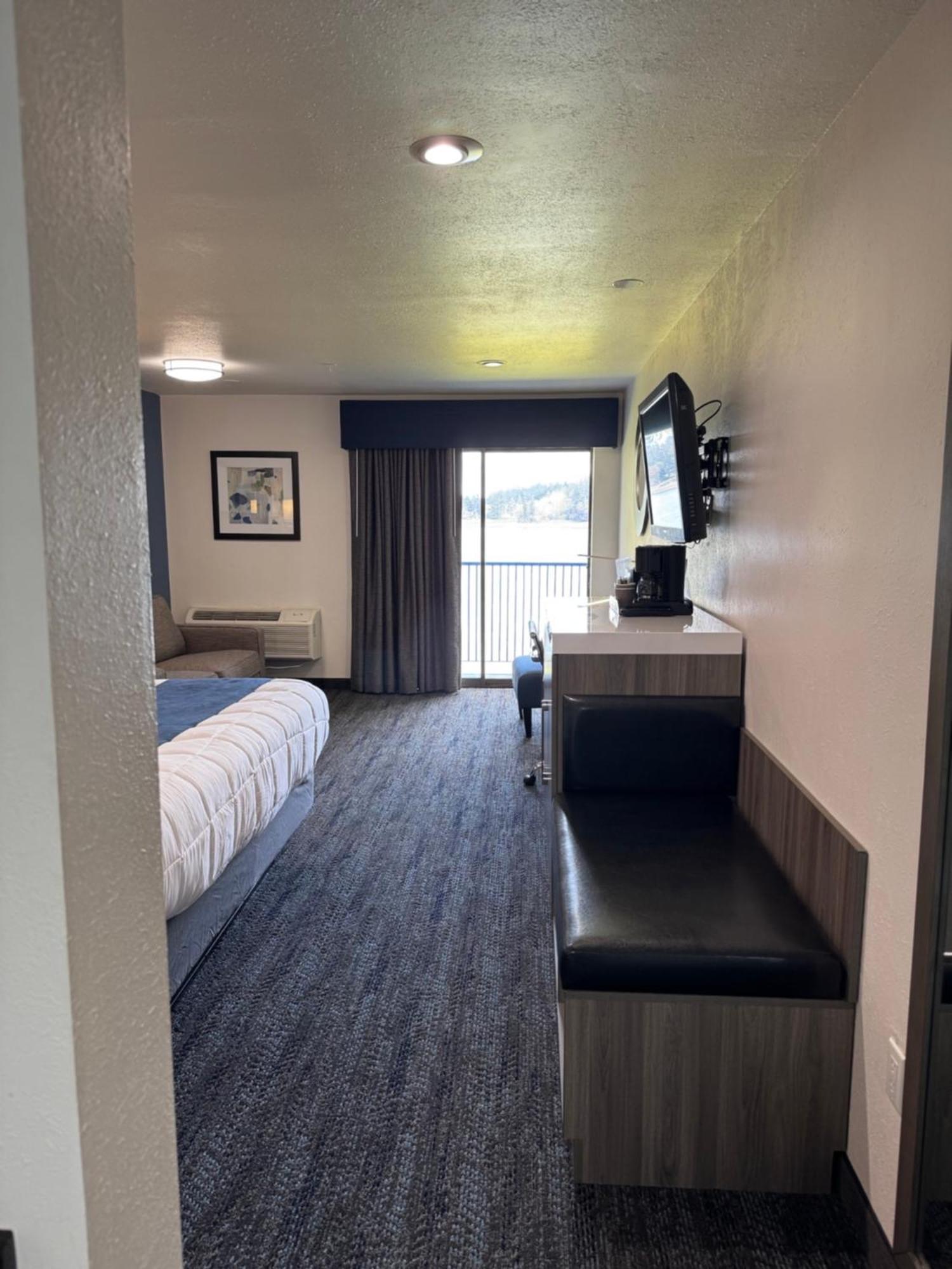 Oyster Bay & Hotel